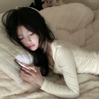 电子云层下 海报